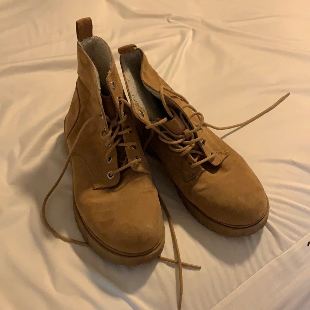 Cute boots - Picture 1 of 4